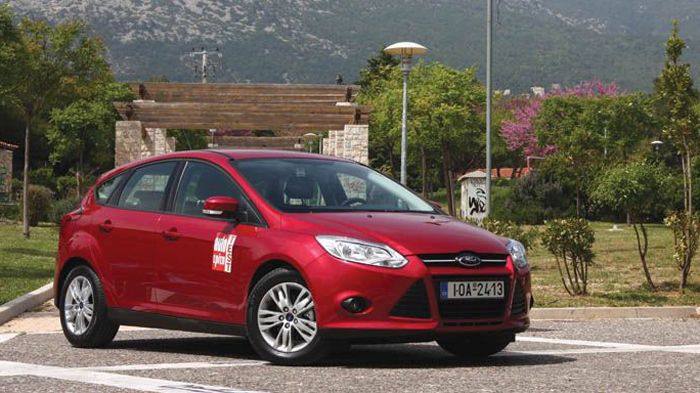Τo Ford Focus έχει σπορτίφ προφίλ που αναδεικνύεται από τις σφιχτές ρυθμίσεις της ανάρτησης, και το ακριβές και επικοινωνιακό τιμόνι.